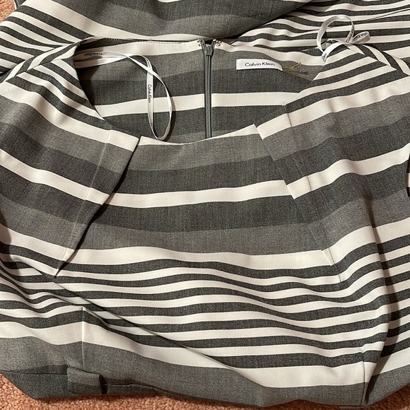 Calvin Klein beautiful dress worn one time /dry cleaned . - Picture 15 of 15